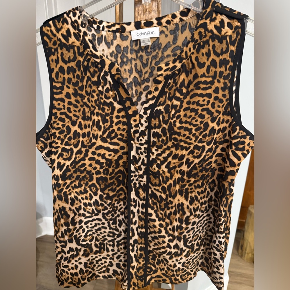 Calvin Klein size large shell